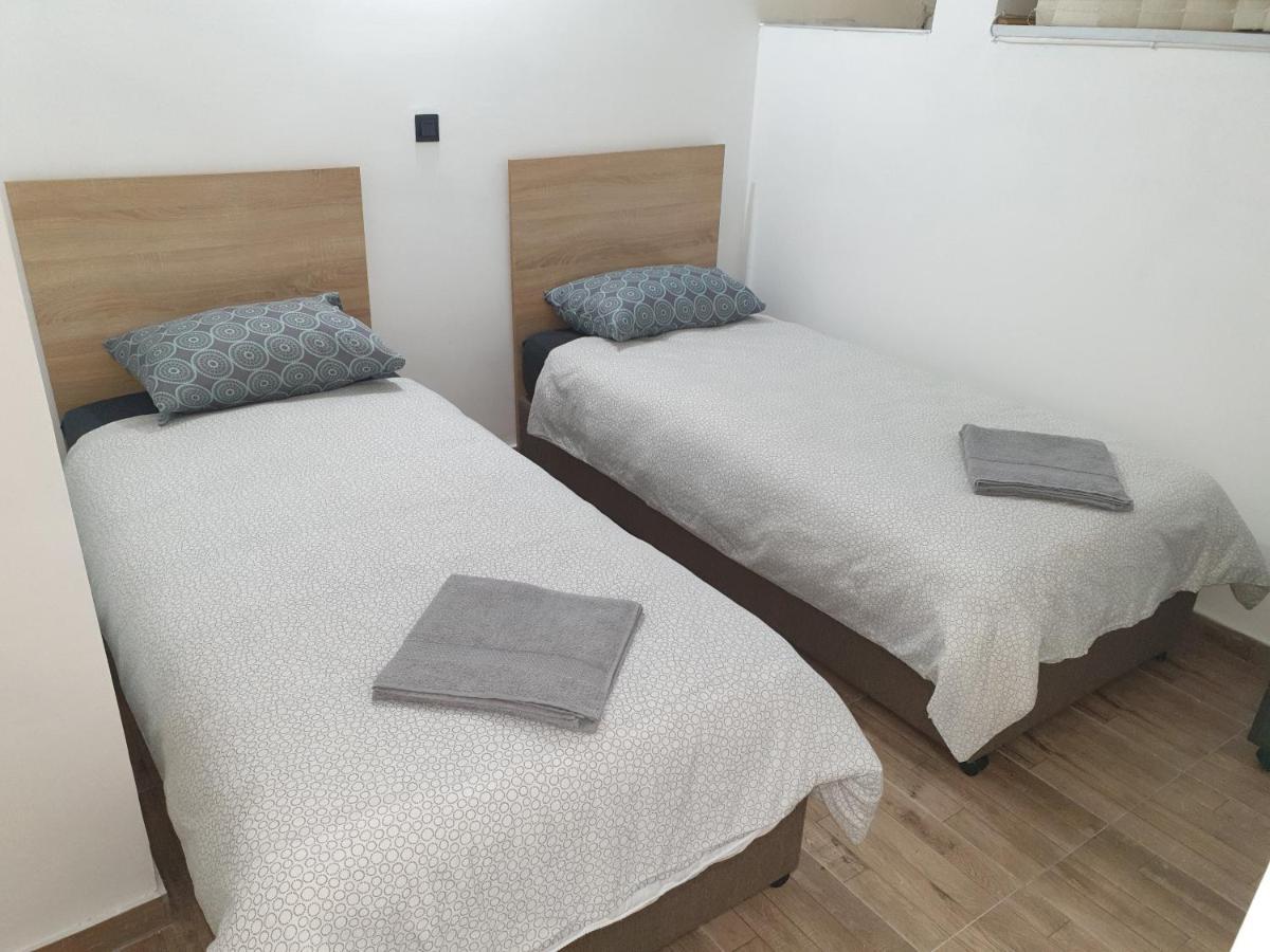 Sweet Basement Suteren Apartments Parking 5 Euro 스코페 외부 사진